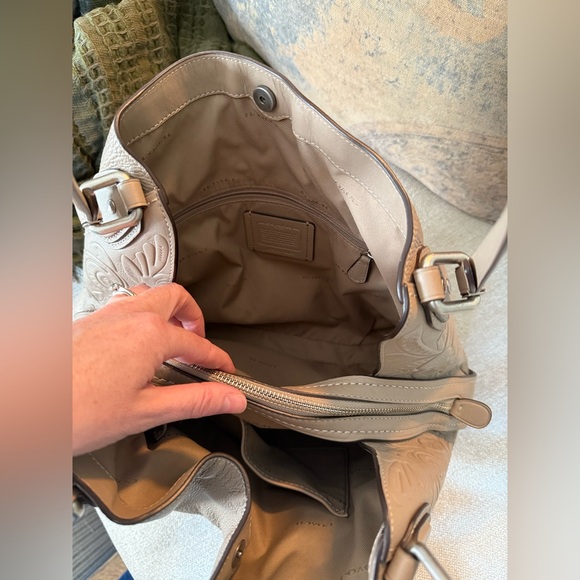 Coach Edie Shoulder Bag 31 with Tea Rose Tooling - Picture 9 of 16